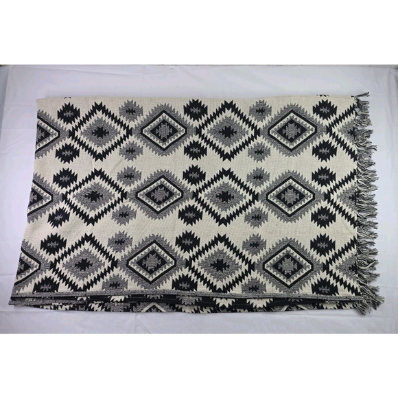 Aztec Western Reversible Throw Blanket With Fringe 50 X 70 Black/ Oatmeal - Picture 3 of 3